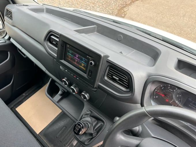 2025 Renault Master