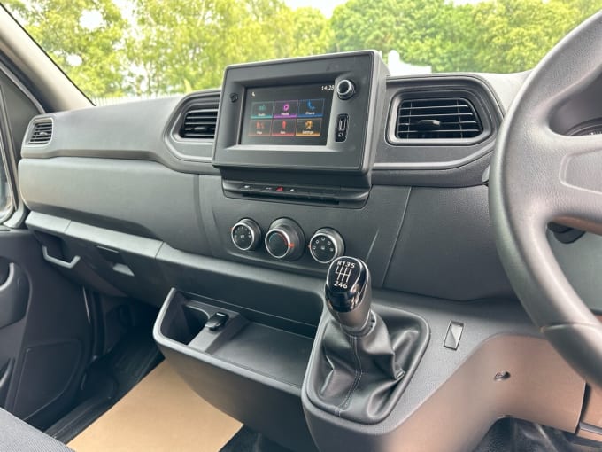 2025 Renault Master