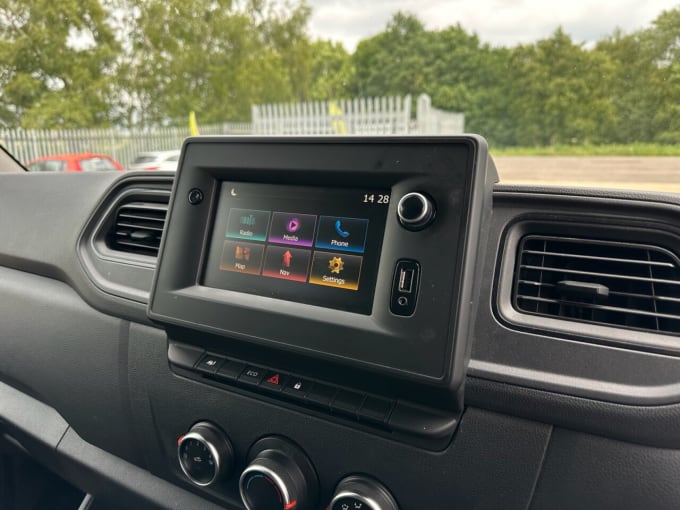 2025 Renault Master