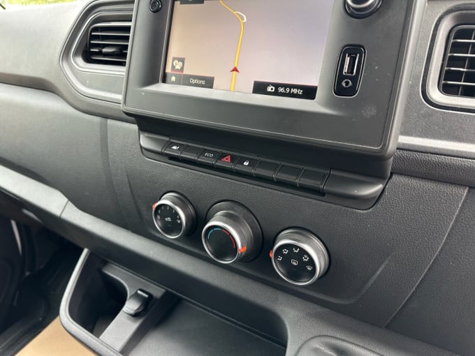 2025 Renault Master
