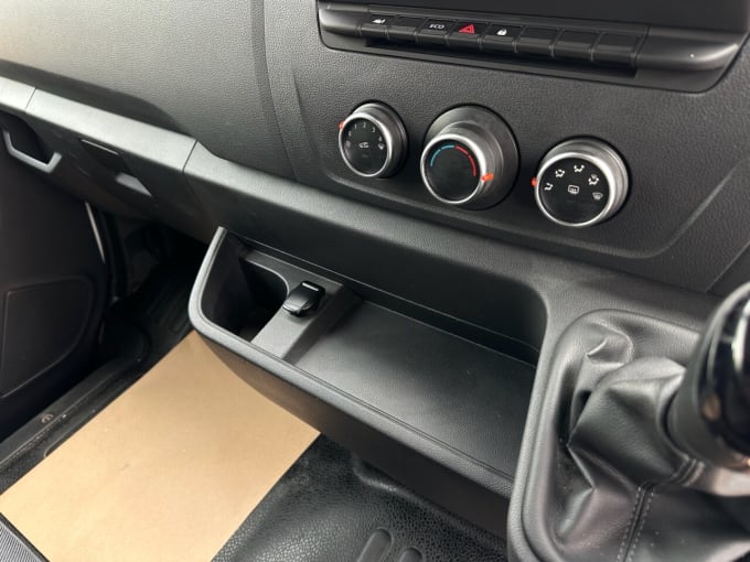 2025 Renault Master