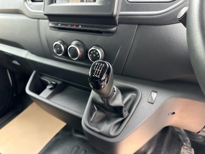 2025 Renault Master