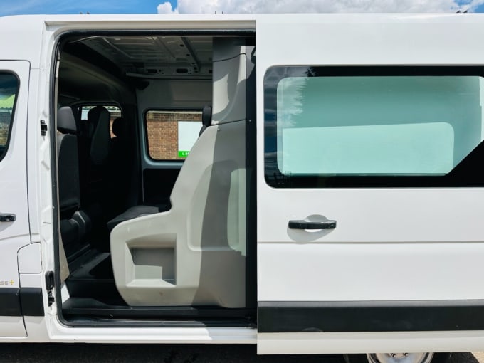 2025 Renault Master