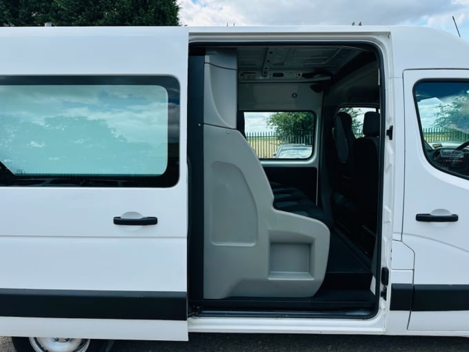 2025 Renault Master