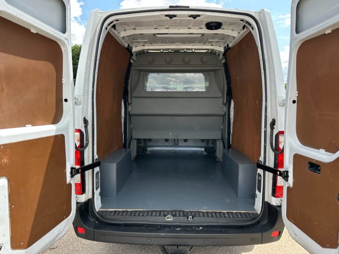 2025 Renault Master