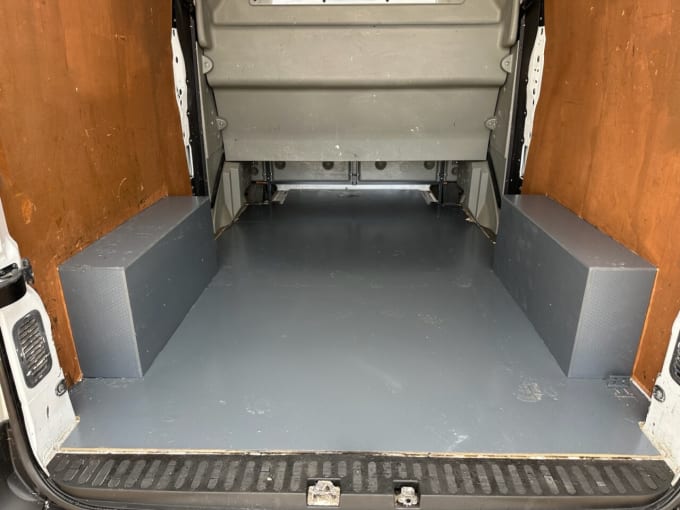 2025 Renault Master