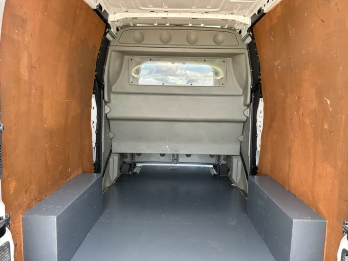 2025 Renault Master
