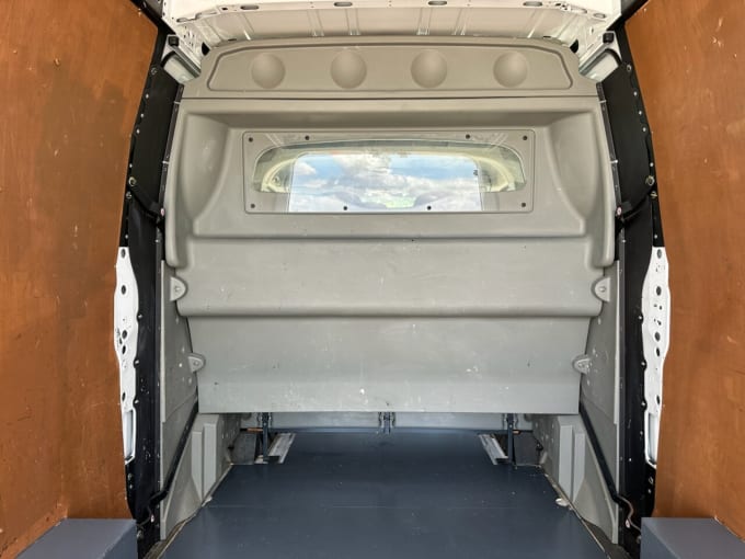 2025 Renault Master