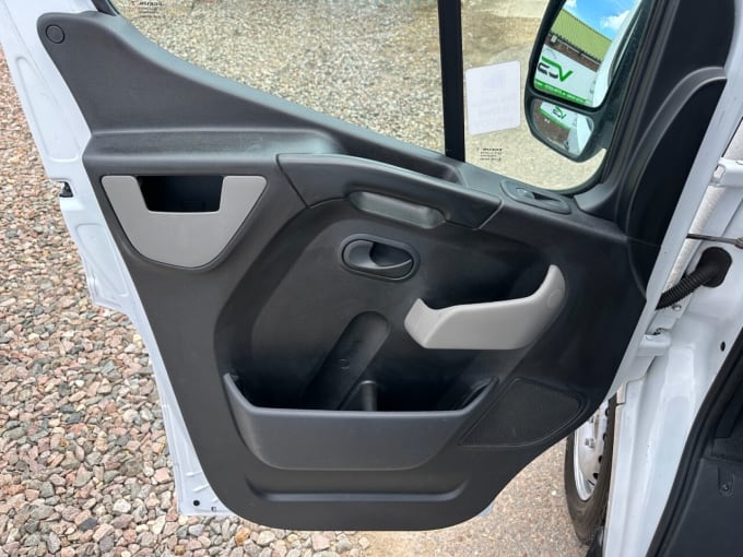 2025 Renault Master