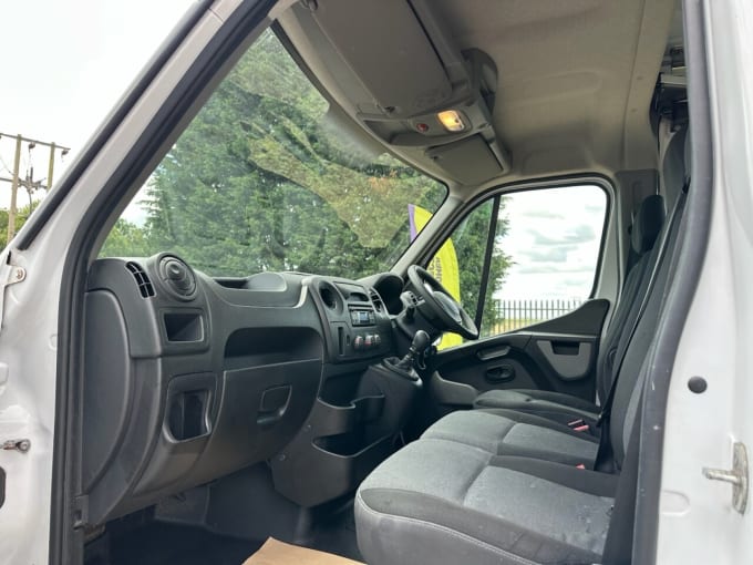 2025 Renault Master