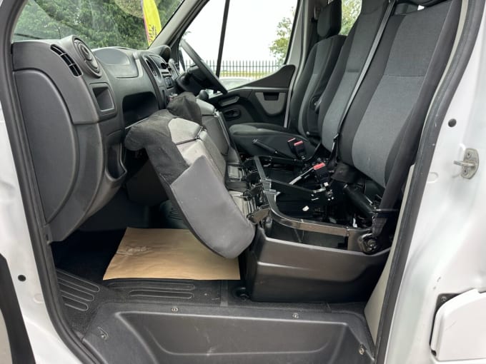 2025 Renault Master
