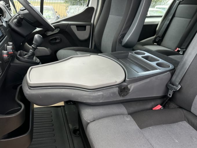 2025 Renault Master