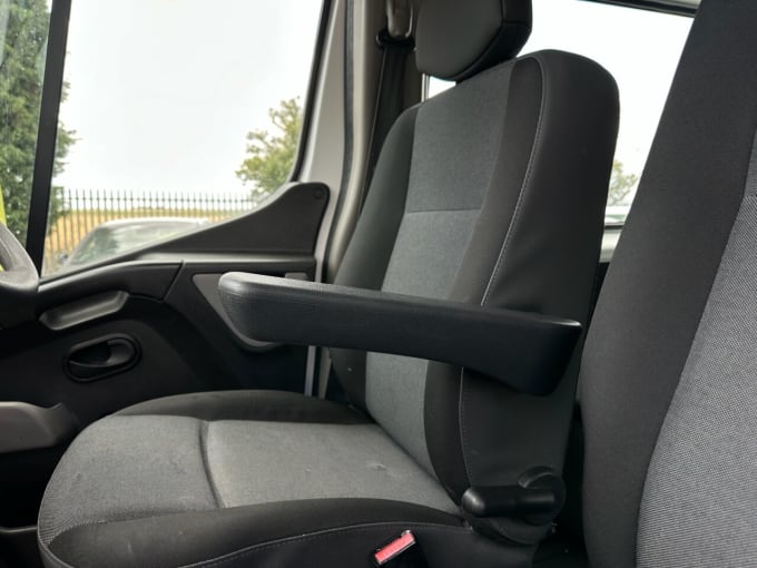 2025 Renault Master