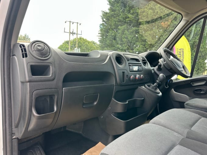 2025 Renault Master
