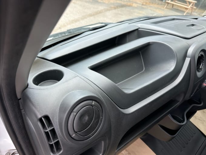 2025 Renault Master