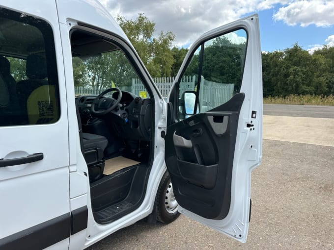 2025 Renault Master