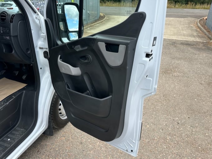 2025 Renault Master