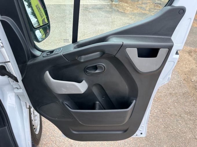 2025 Renault Master