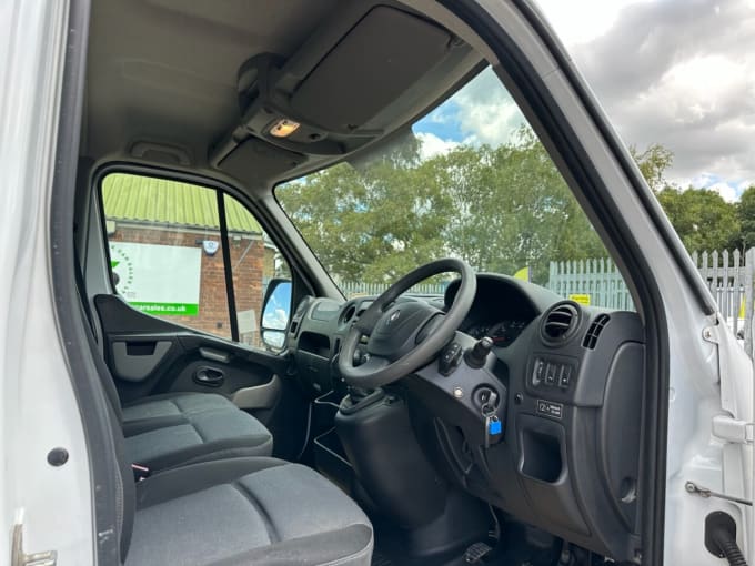2025 Renault Master