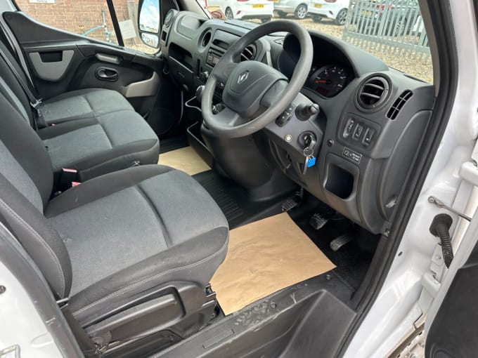 2025 Renault Master