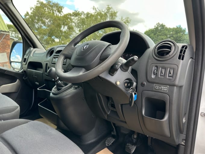 2025 Renault Master