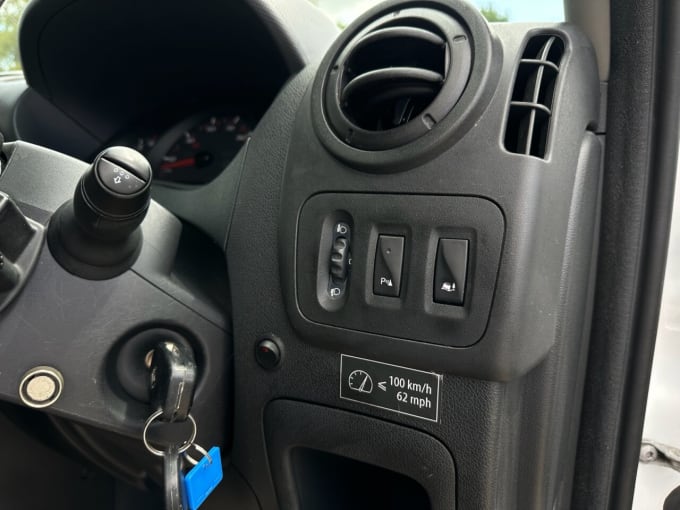 2025 Renault Master