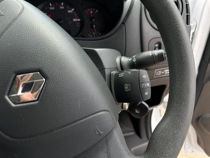 2025 Renault Master