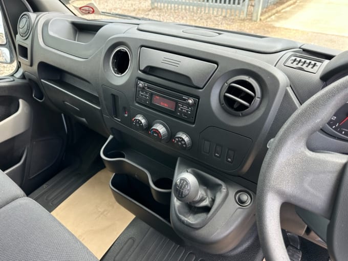 2025 Renault Master