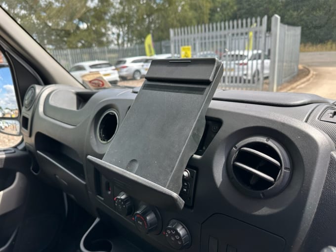 2025 Renault Master