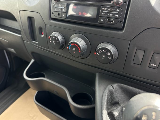 2025 Renault Master