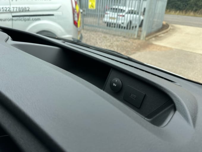 2025 Ford Transit Custom