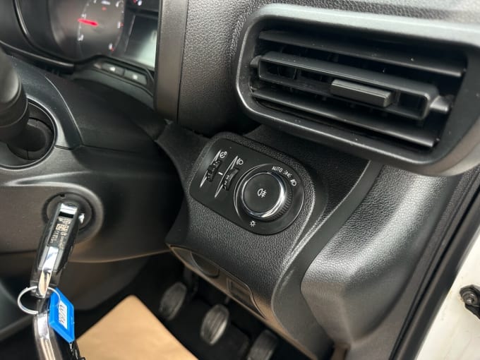 2025 Vauxhall Combo