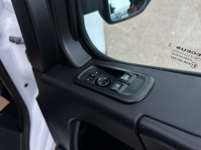 2025 Vauxhall Movano