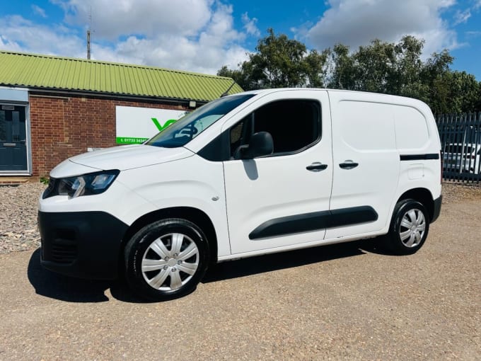 2025 Peugeot Partner