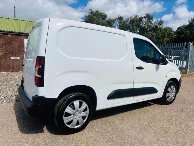 2025 Peugeot Partner