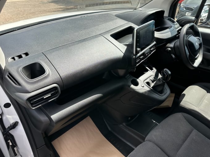 2025 Peugeot Partner