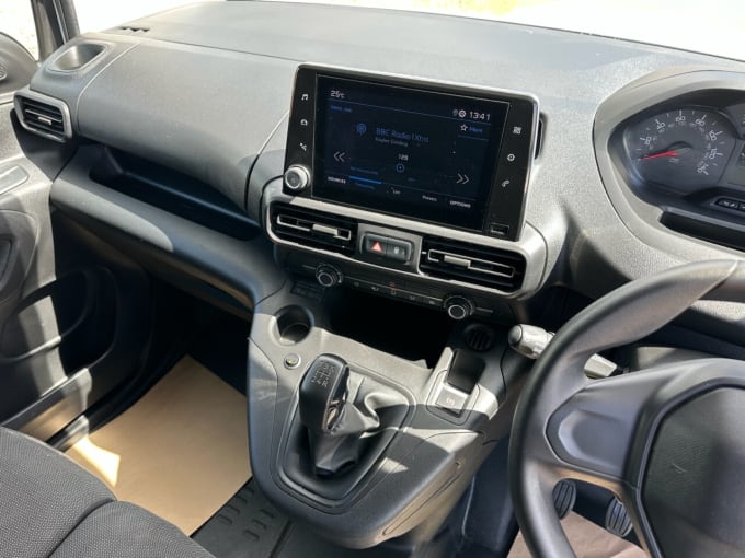 2025 Peugeot Partner