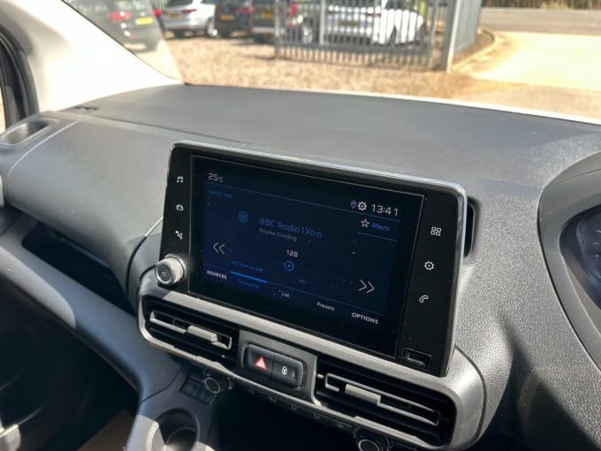 2025 Peugeot Partner