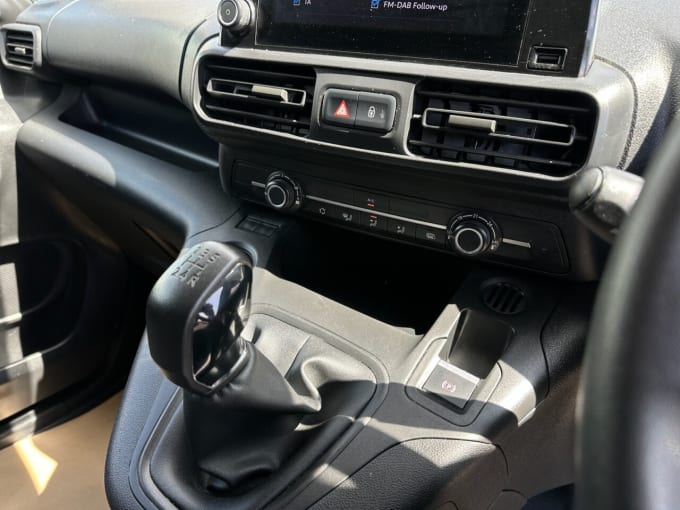 2025 Peugeot Partner
