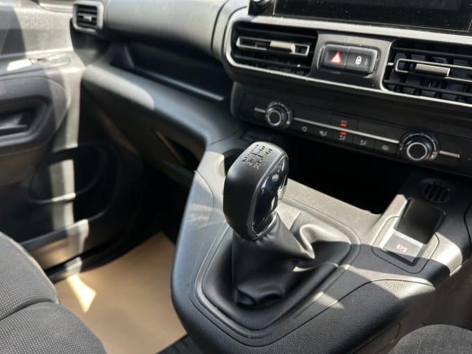 2025 Peugeot Partner