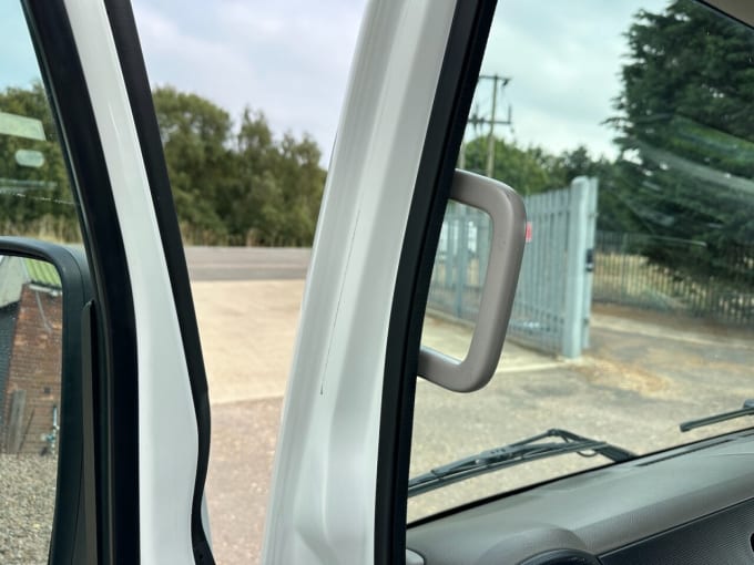 2025 Nissan Nt400 Cabstar