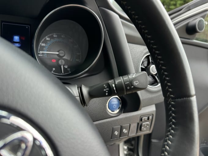 2025 Toyota Auris