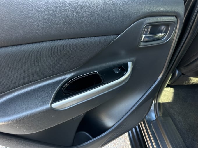 2020 Mitsubishi L200