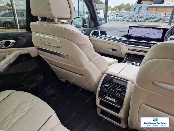 2023 BMW X7