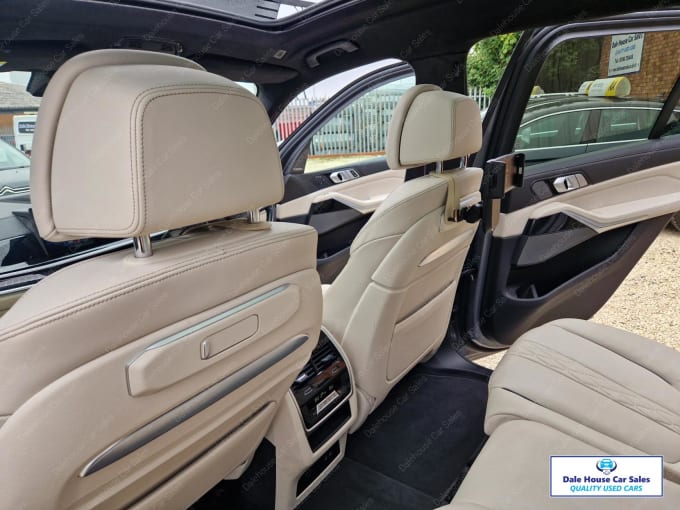 2023 BMW X7
