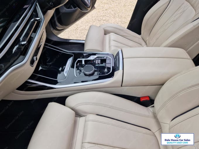 2023 BMW X7