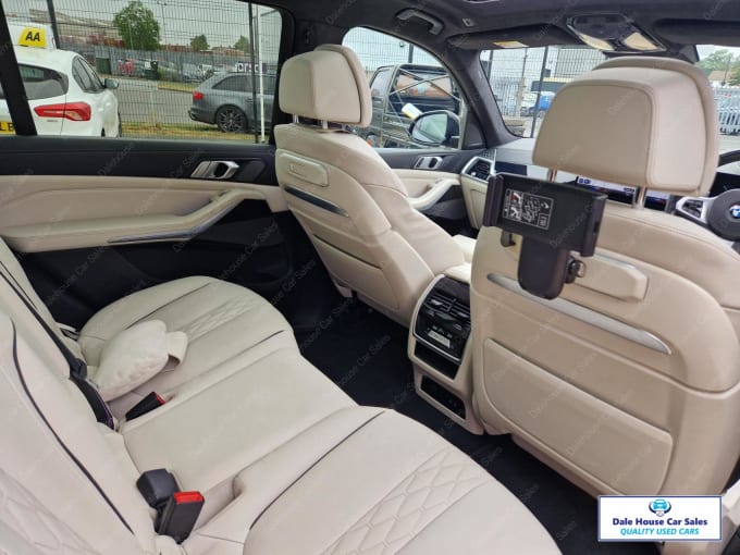 2023 BMW X7