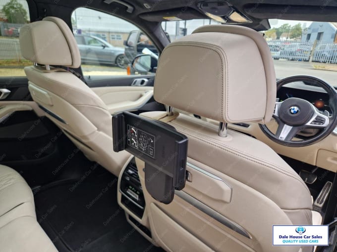 2023 BMW X7