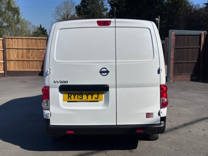 2025 Nissan Nv200