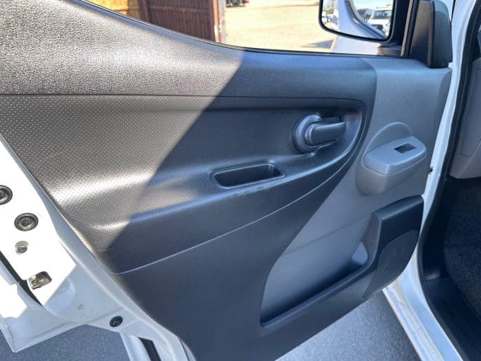 2025 Nissan Nv200